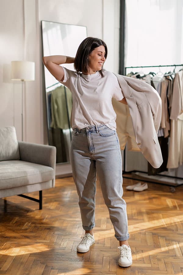 Woman-Wearing-Power-Casual-Outfit-Jeans-Tee-And-Sneakers